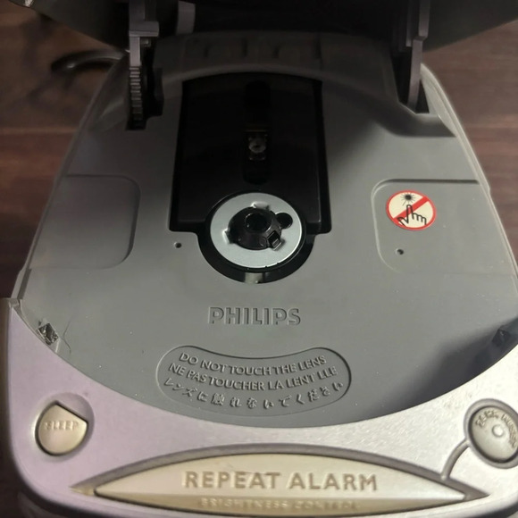 PHILIPS Dual Alarm Clock CD Player AM/FM Radio Model AJ3950/17 - Picture 7 of 7